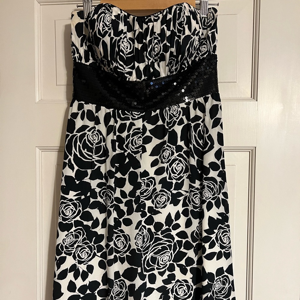 White House Black Market Prom or Homecoming dress - strapless